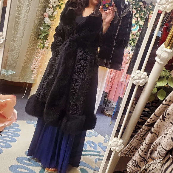 1960s Borella Made In England Styled by Sportowne Crushed Velvet Faux Fur Coat - Picture 5 of 8